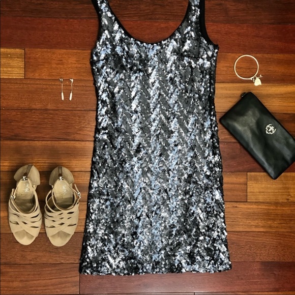 Dress - Picture 2 of 6